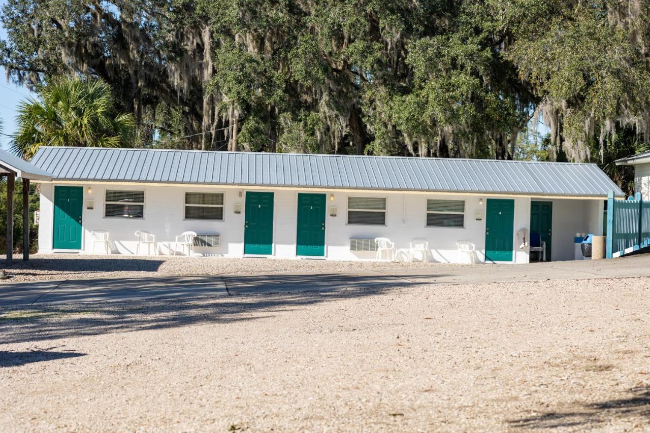 Steinhatchee River Inn And Marina Exterior photo