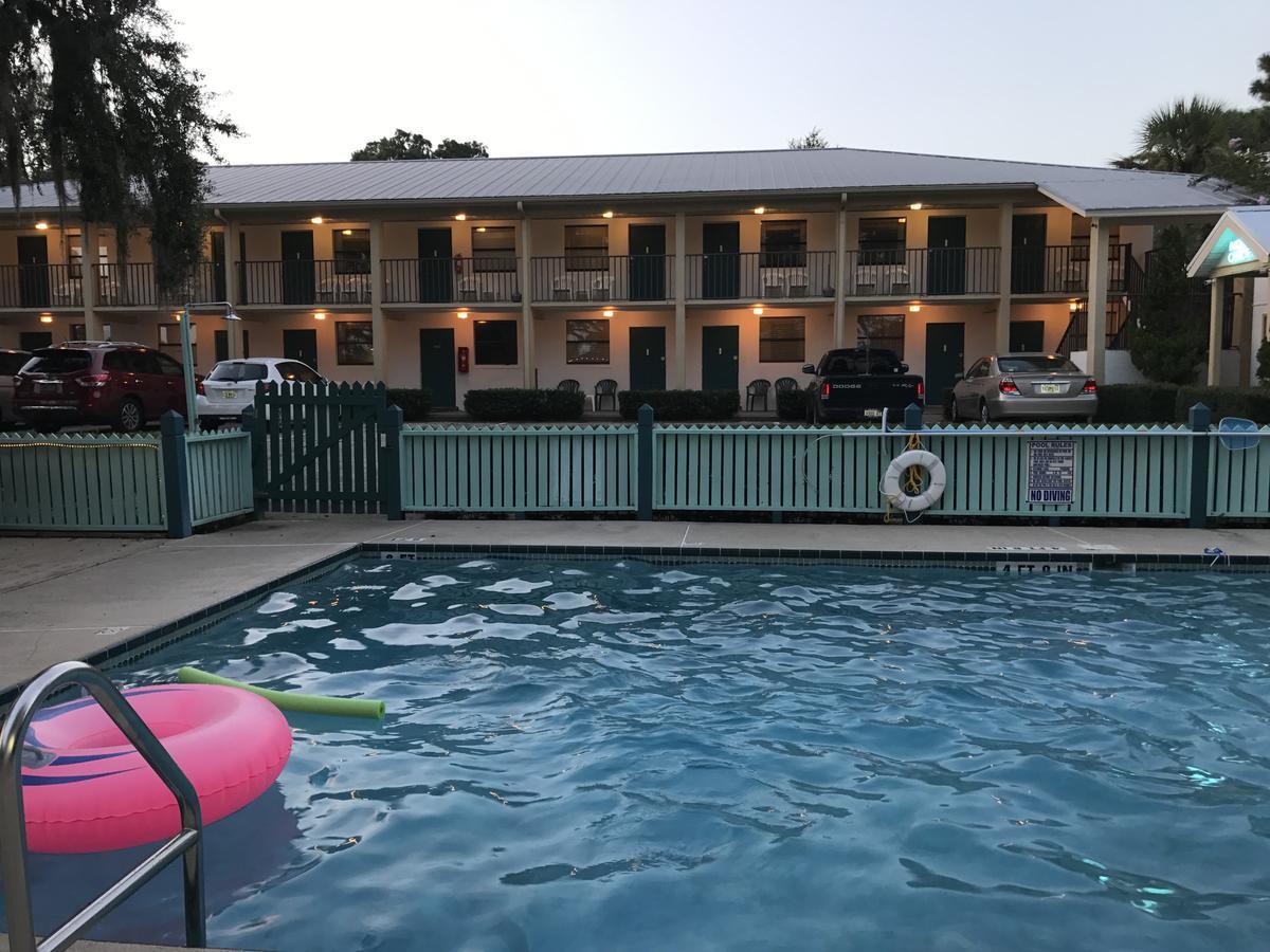 Steinhatchee River Inn And Marina Exterior photo