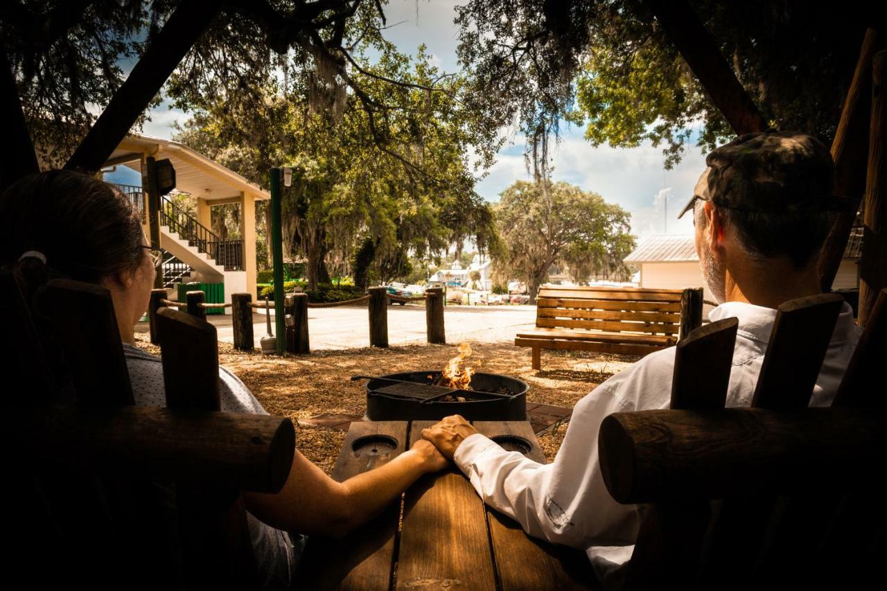 Steinhatchee River Inn And Marina Exterior photo
